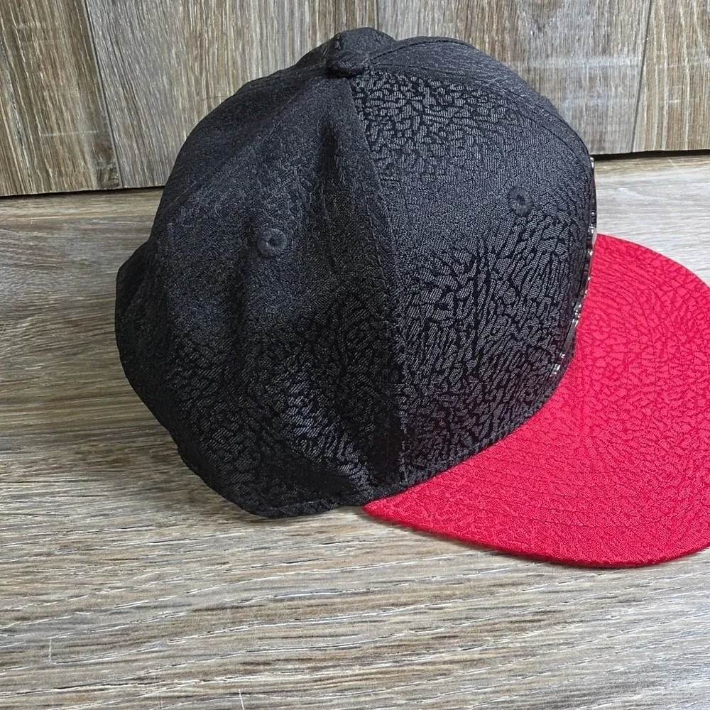 Michael Jordan 'Jumpman' Nike‎ Metal Logo Black Red Hat Cap Snapback YOUTH HAT
